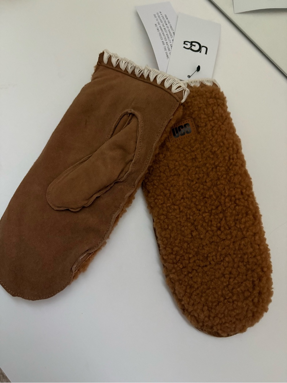 UGG Chestnut Brown Shearling Mittens sz. S/M New